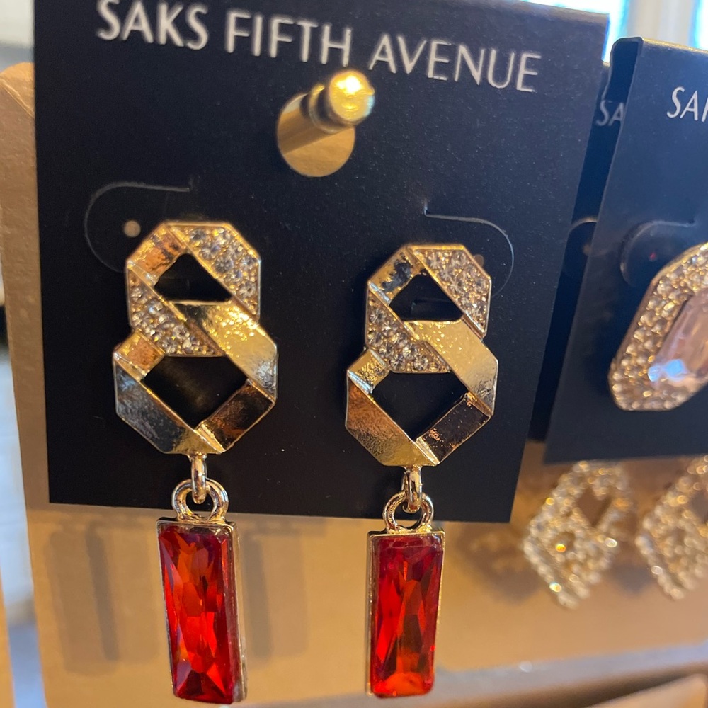 😍 gold plated Saks Fifth Ave. Red, chain link earrings